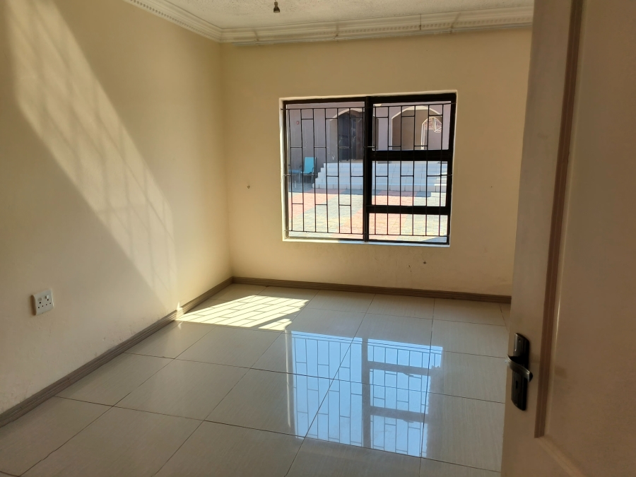 To Let 2 Bedroom Property for Rent in Promosa North West